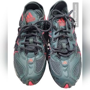 Youth Adidas Torsion size 5